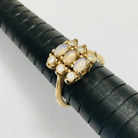 PRETTY Avon Faux Opal Ring - Picture 10 of 10